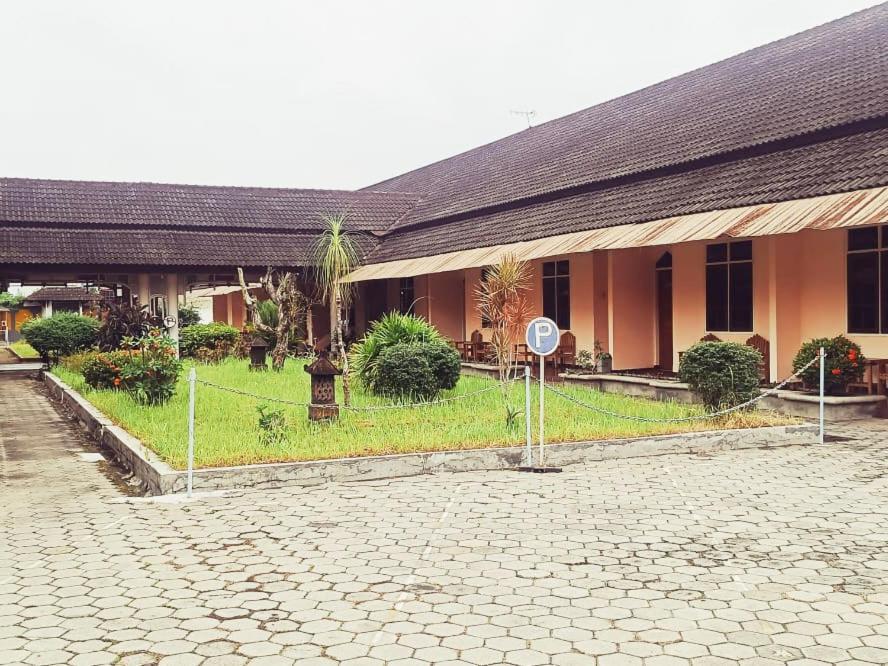 Hotel Wijaya Purwokerto Exterior foto